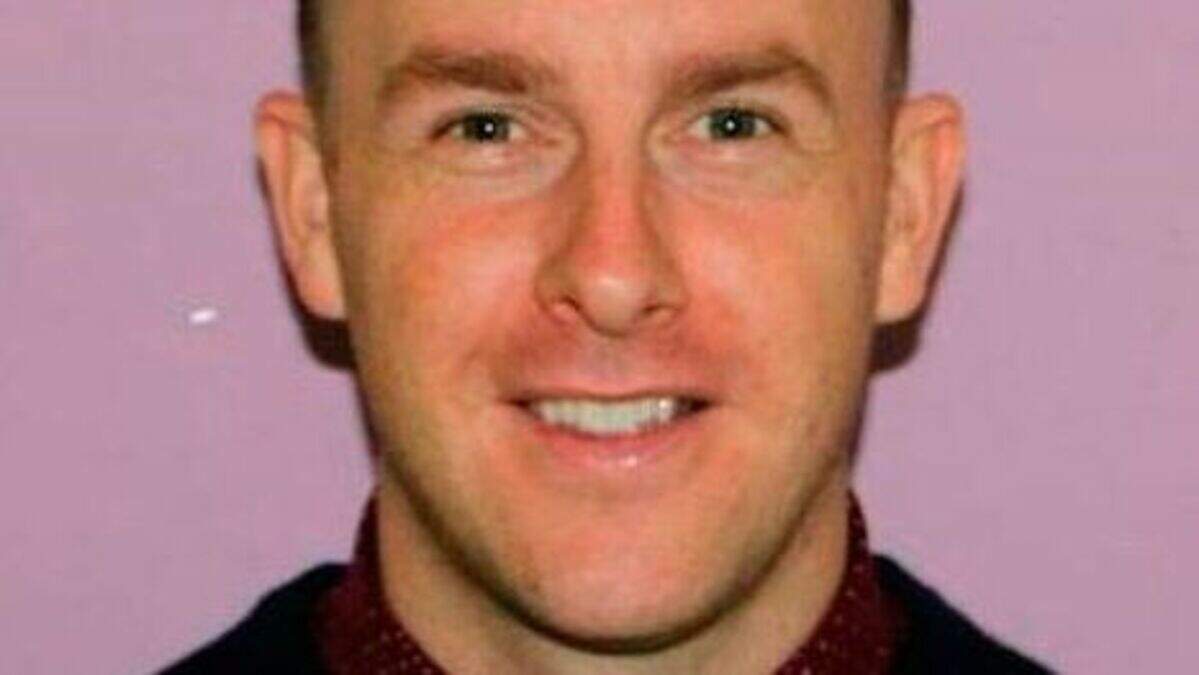 Hundreds run Belfast Marathon in memory of teacher Christopher Colhoun ...