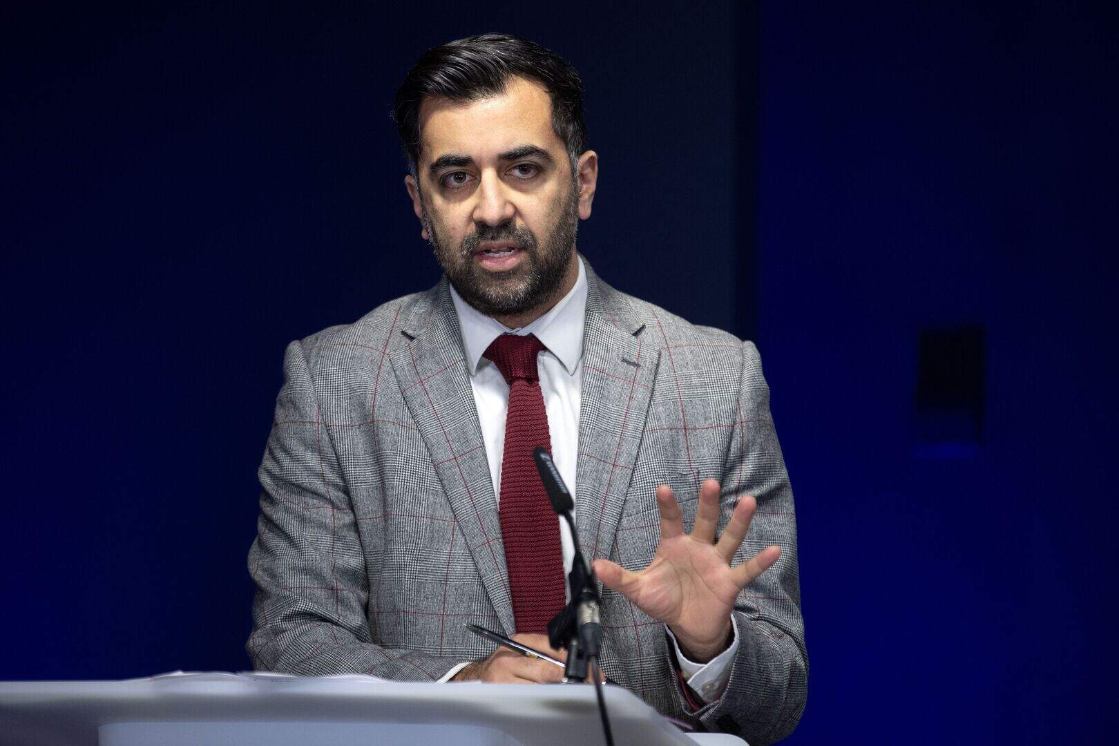 Yousaf ‘delusional’ to challenge for SNP leadership, says Baillie ...