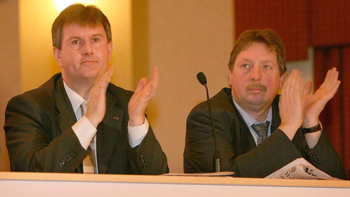 Silence from Sammy Wilson as DUP colleagues speak out on Jeffrey Donaldson child rape conviction