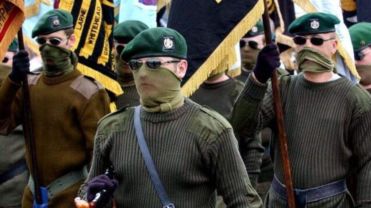 Loyalist paramilitary groups start weapons decommissioning | Belfast ...