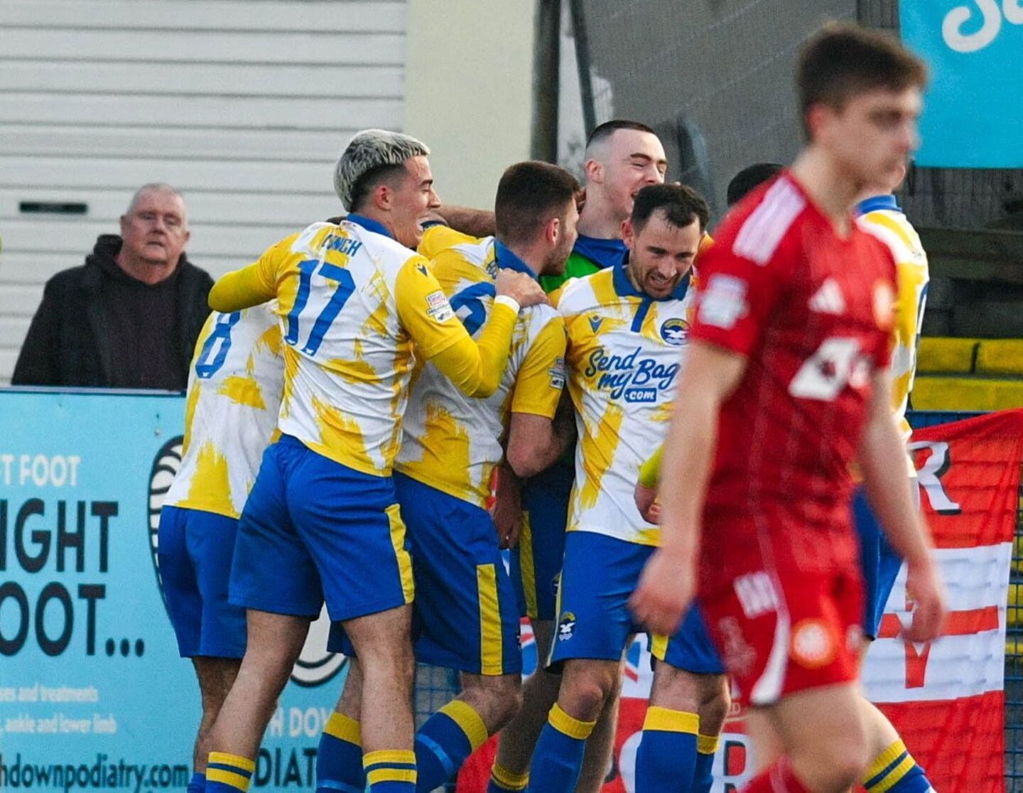Irish League Round-Up | Glentoran hold off Glenavon as Coleraine come ...