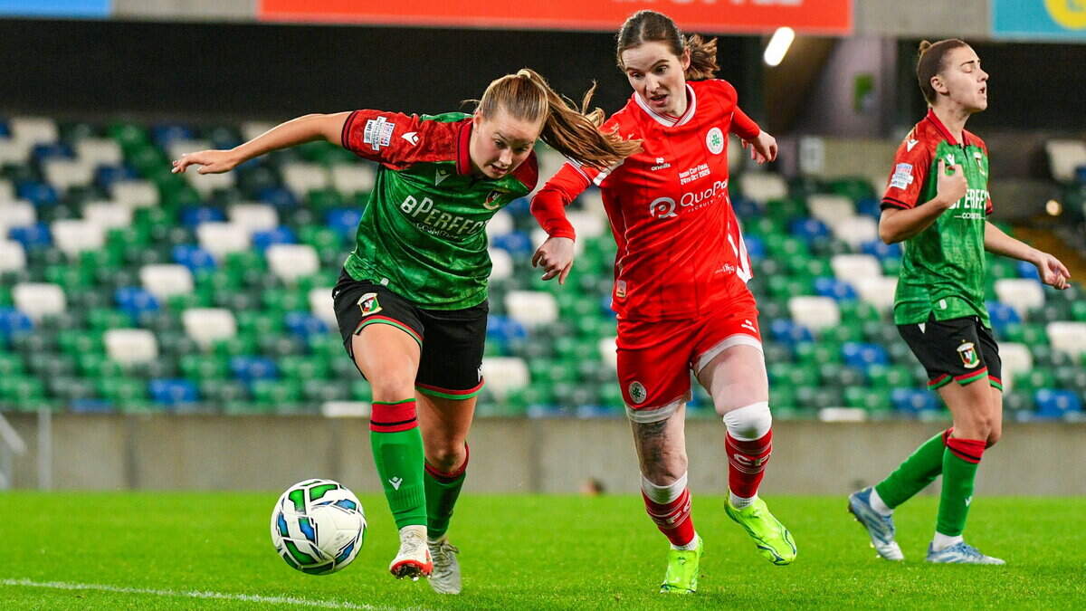 46 year-old Kelly Bailie wins Challenge Cup for Glentoran with the last kick of her career