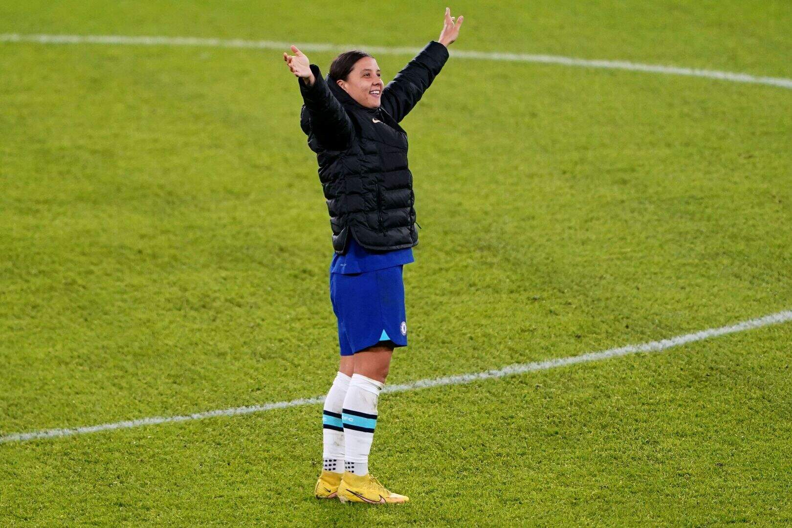 Late Sam Kerr header keeps Chelsea on top and denies Arsenal victory ...