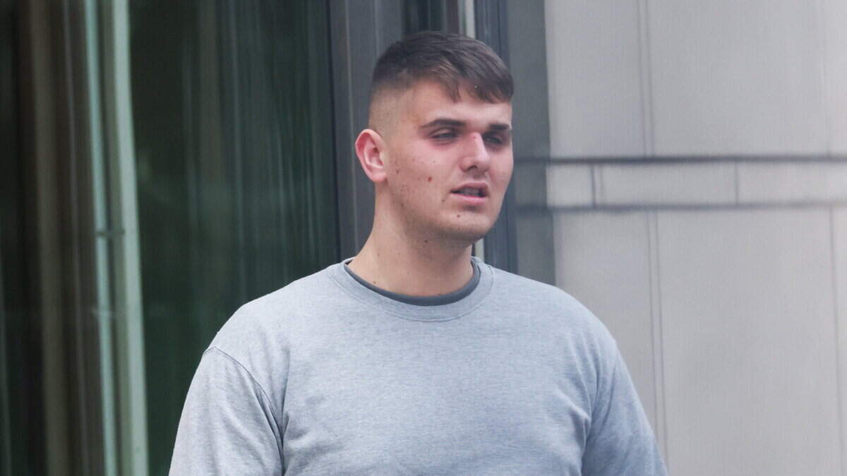 ‘Big unit’ kickboxer accused of  knifepoint robbery warned by judge after cops caught him drunk in breach of his bail