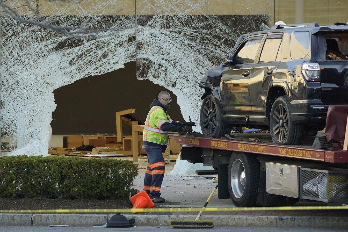 One dead and 16 hurt as car crashes into front of Apple store | Belfast ...