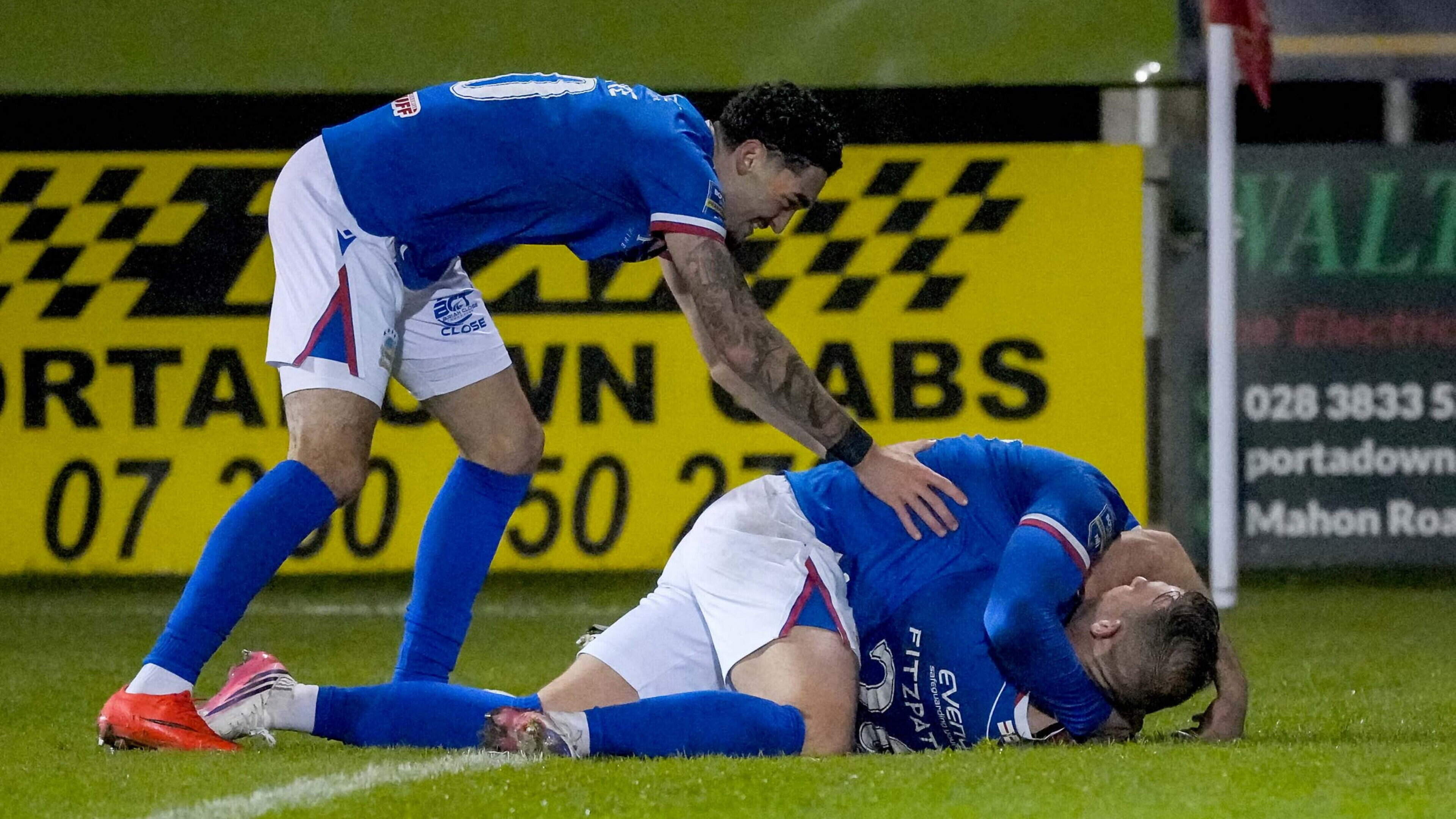 Linfield's Matthew Fitzpatrick celebrates his late winner at Shamrock Park © David Maginnis/Pacemaker Press