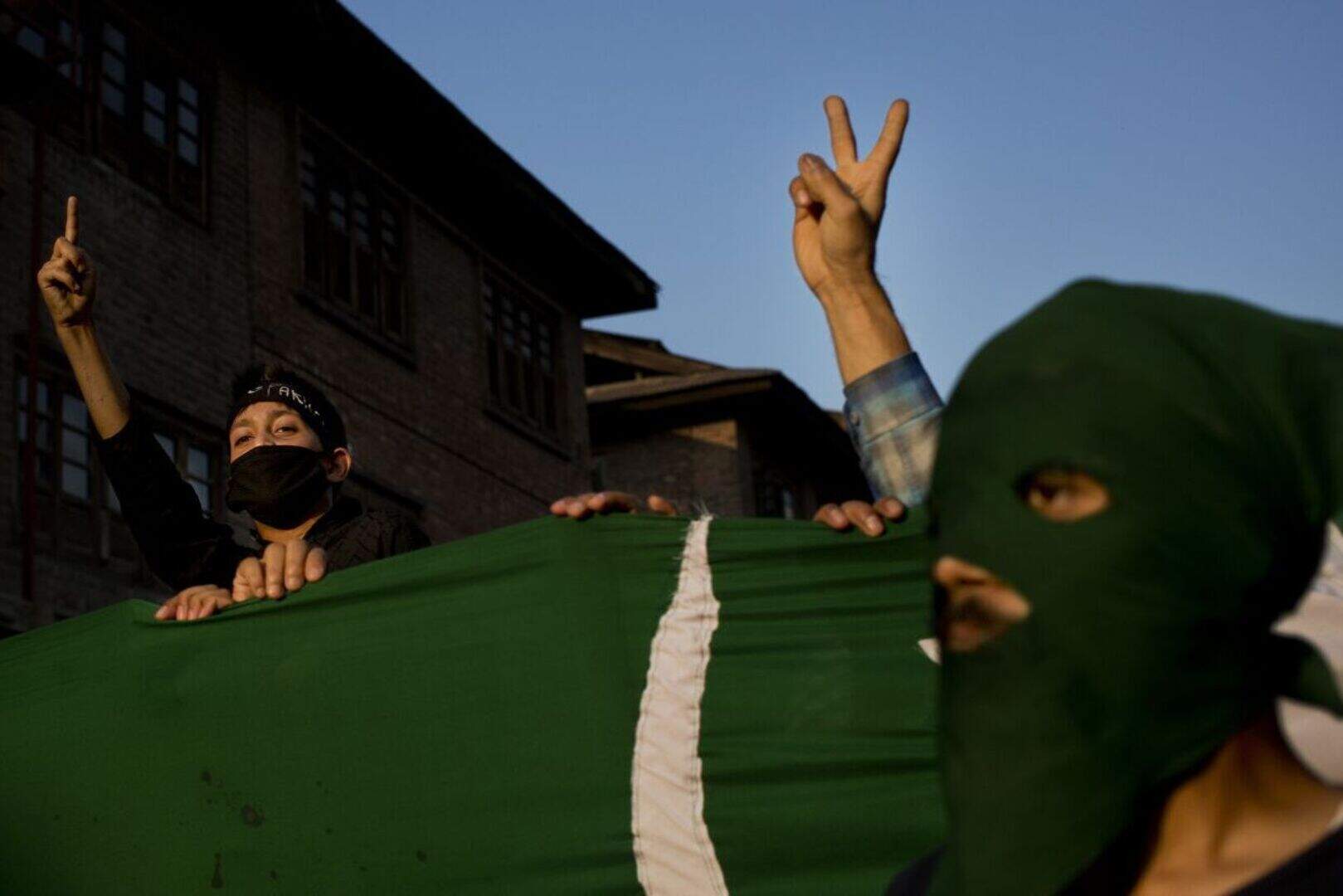 Indian fire kills two Pakistani soldiers in Kashmir | Belfast Telegraph