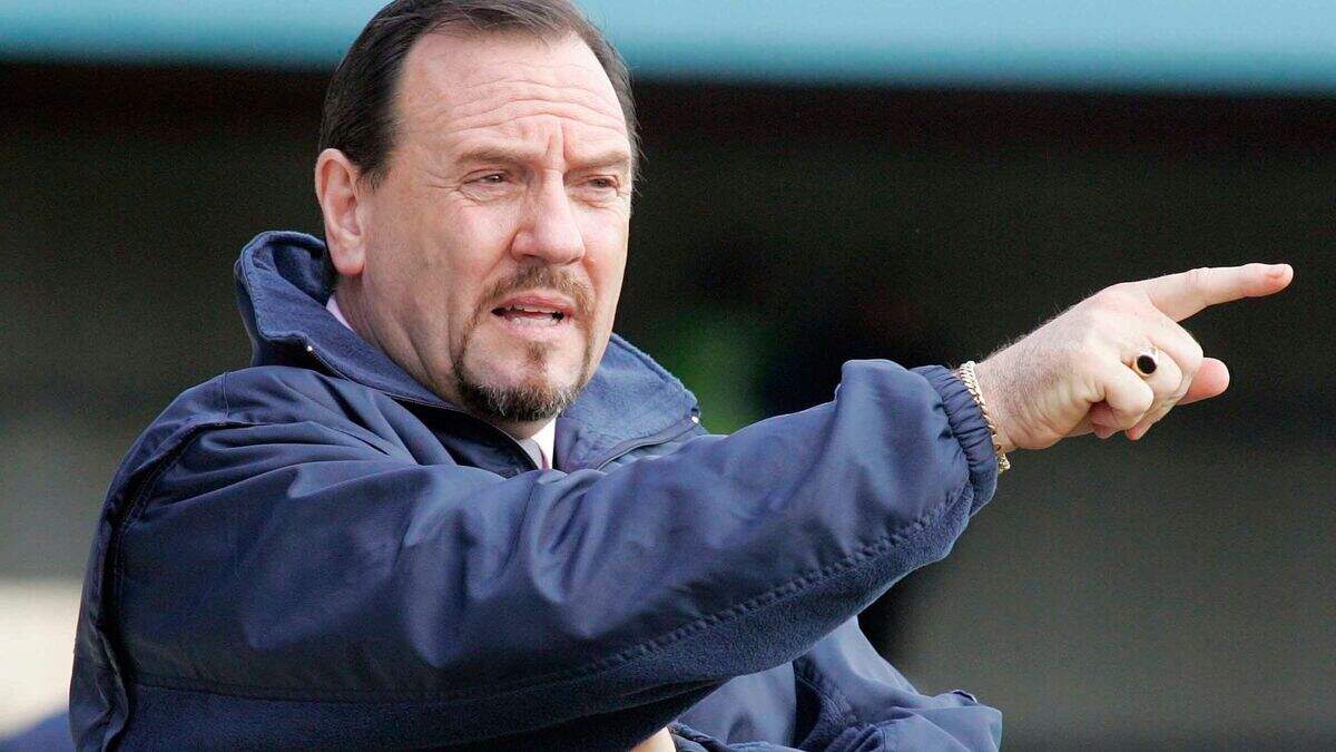 Glentoran v Linfield: Boxing Day is the perfect time for Blues to break ...