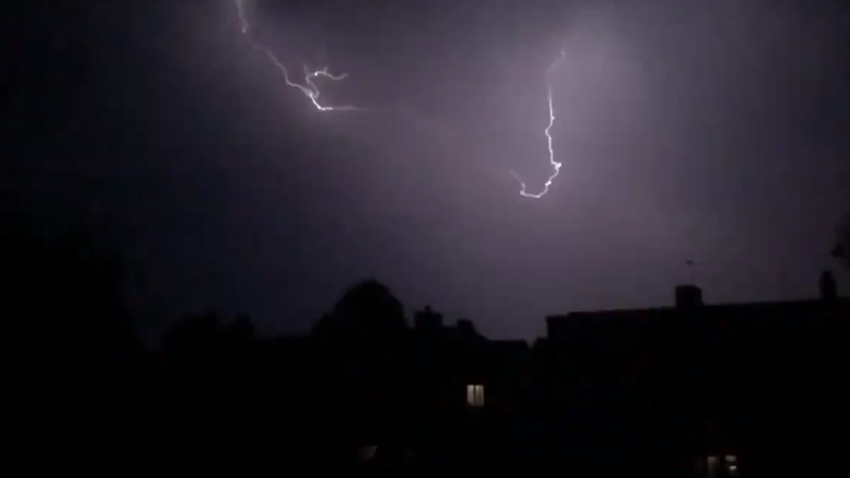 Dramatic footage as thunder and lightning storms hit parts of the UK ...