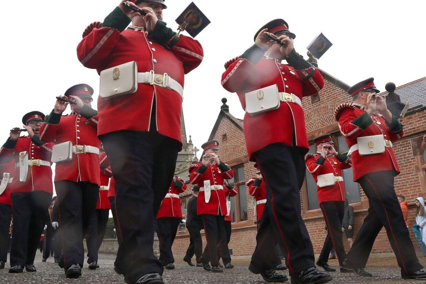 Apprentice Boys of Derry: Thousands descend for march to mark siege of ...
