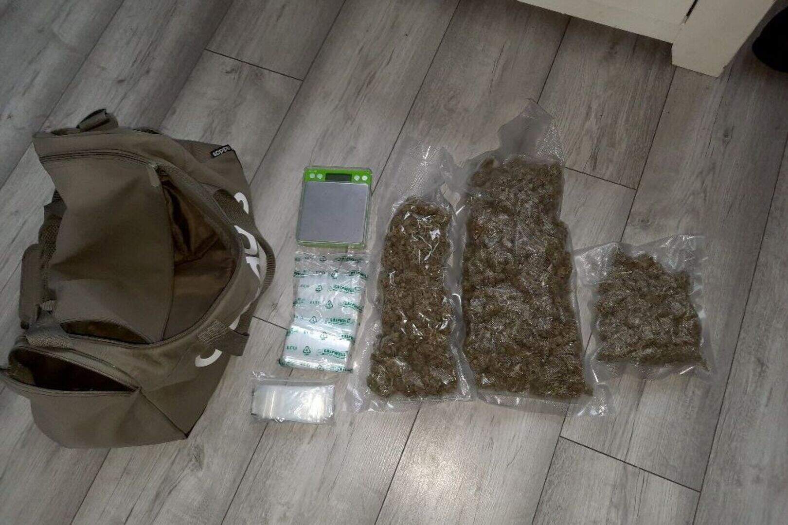 Londonderry: Man (42) arrested after PSNI seize drugs with a street ...