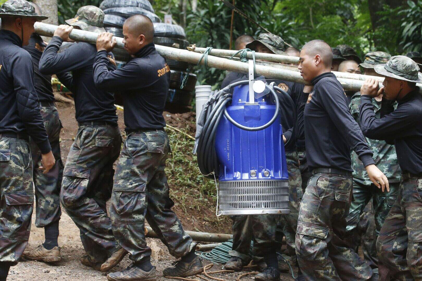 Diver dies as officials warn of ‘limited amount of time’ for Thai cave ...