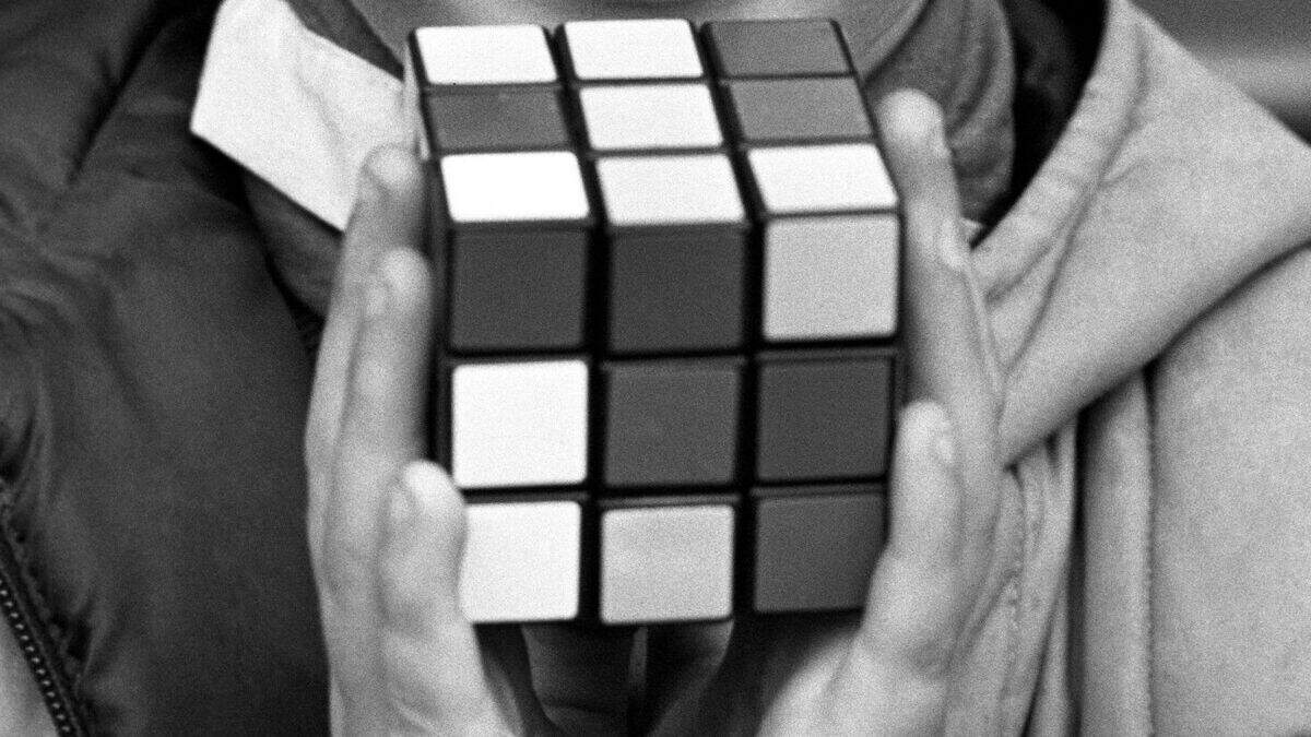 Australian defends Rubik's Cube world championship title | Belfast ...