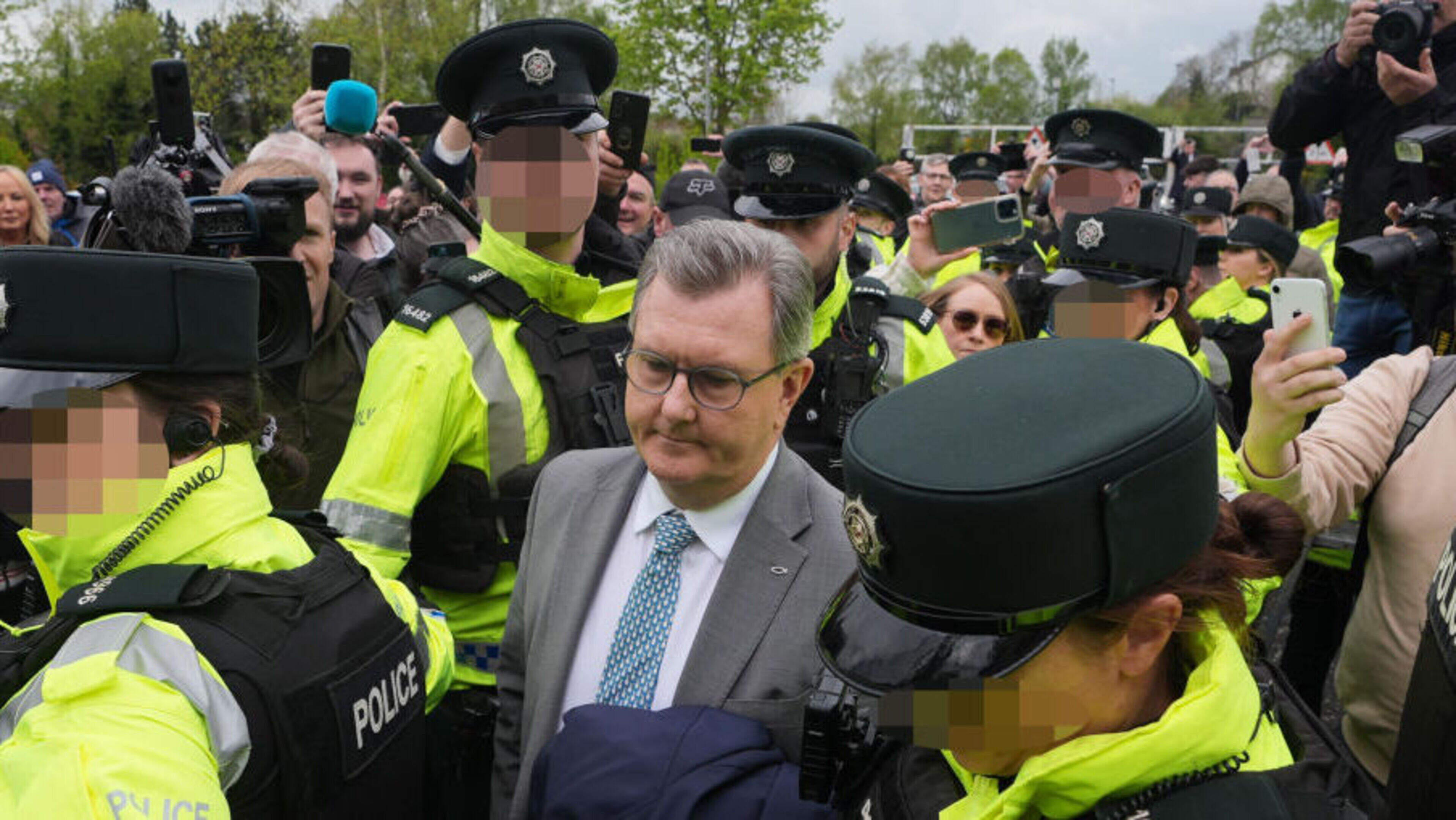 Paedo Jeffrey Donaldson had police protection removed just weeks before sex crimes arrest