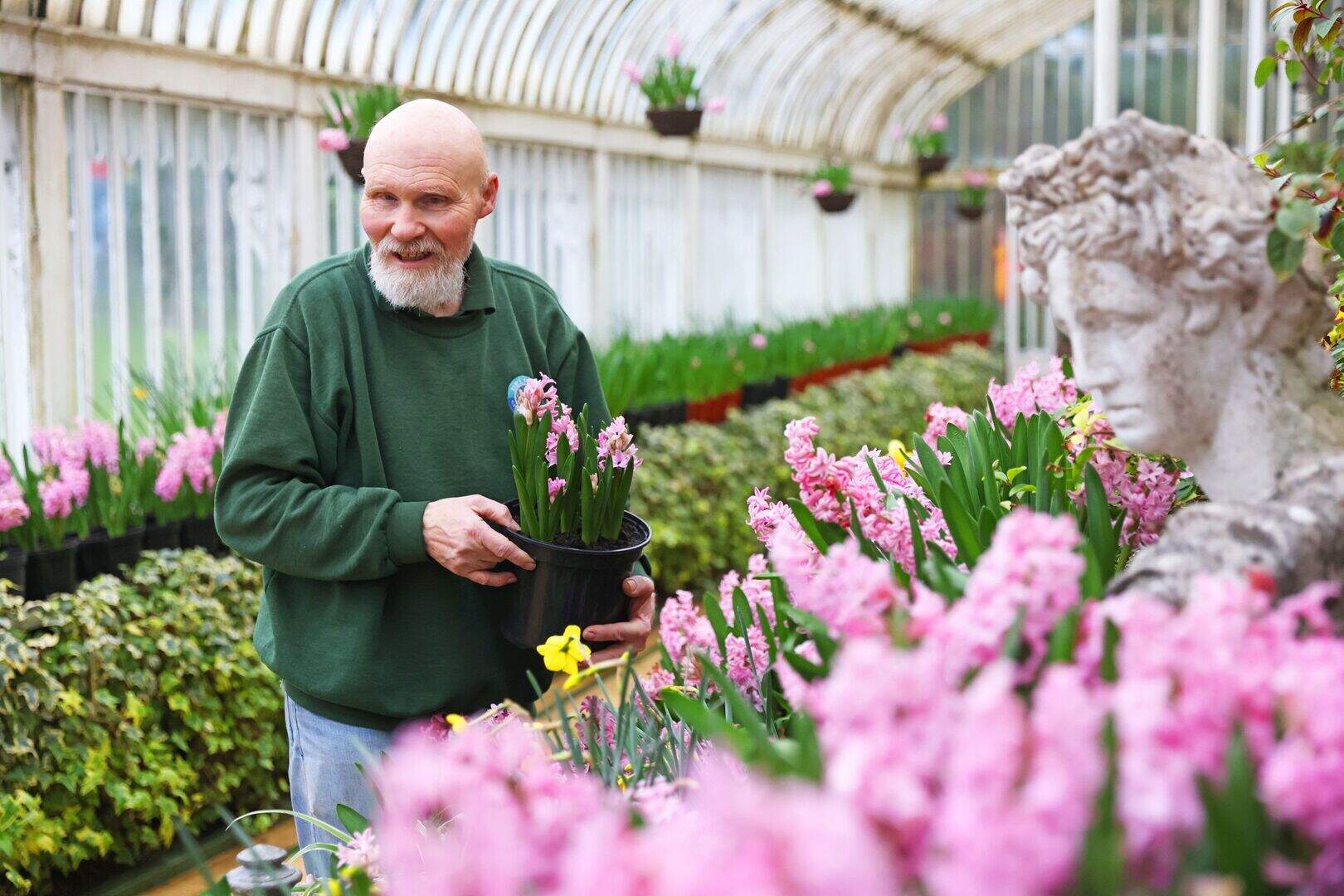 Belfast parks gardener Archie Parke hanging up tools after 50 years ...