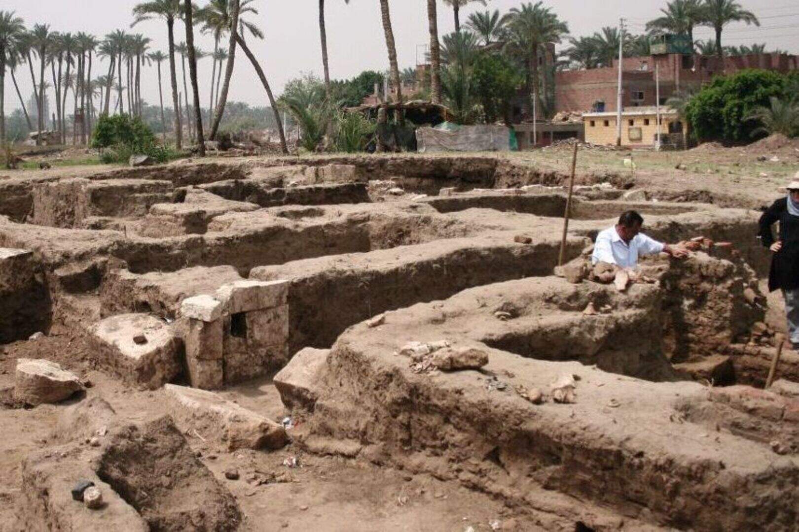 Archaeologists discover ‘massive’ ancient building in Egypt | Belfast ...