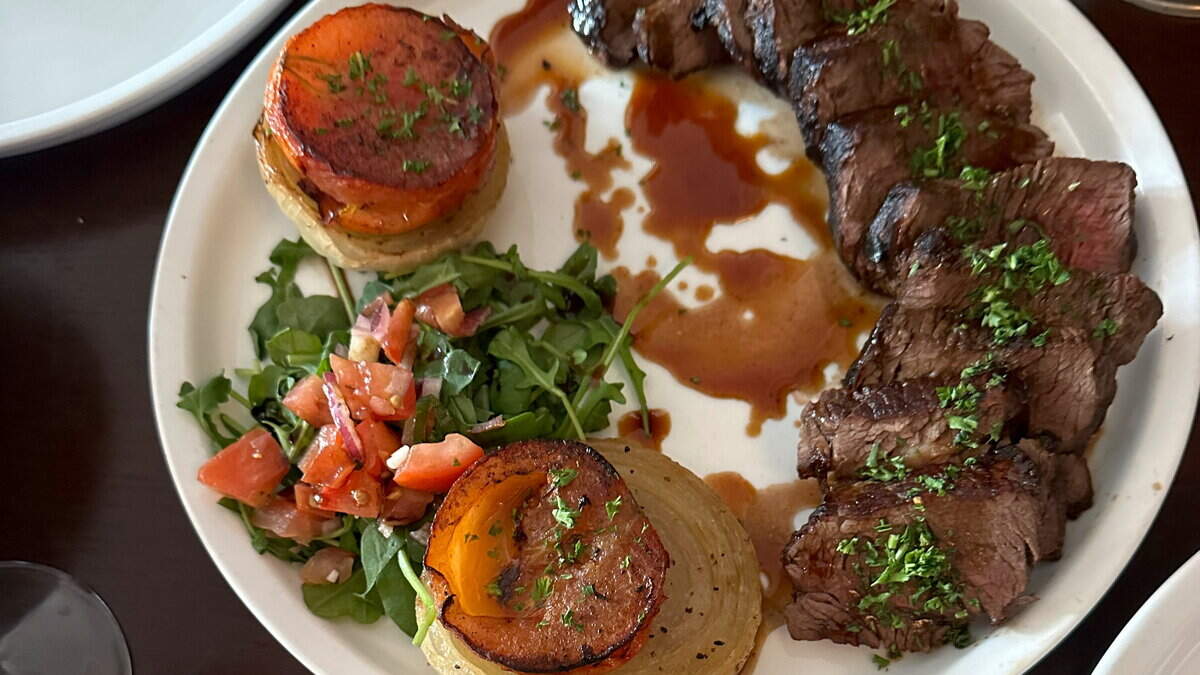 Restaurant review: Victorian charm, oysters and chateaubriand make Belfast pub a food lover’s paradise