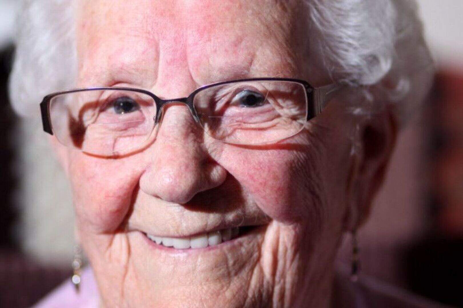 Survivor of Belfast Blitz was awarded the MBE in her 90s | Belfast ...