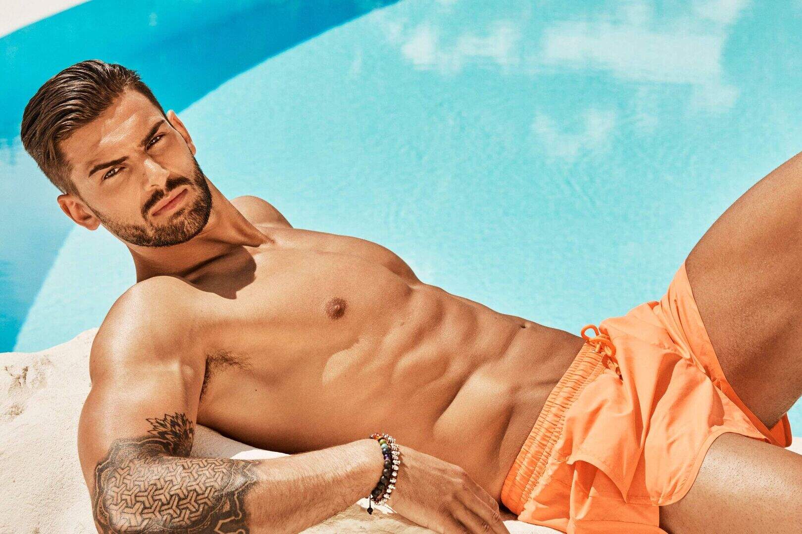 Adam Collard wastes no time living up to ‘head-turning’ Love Island ...