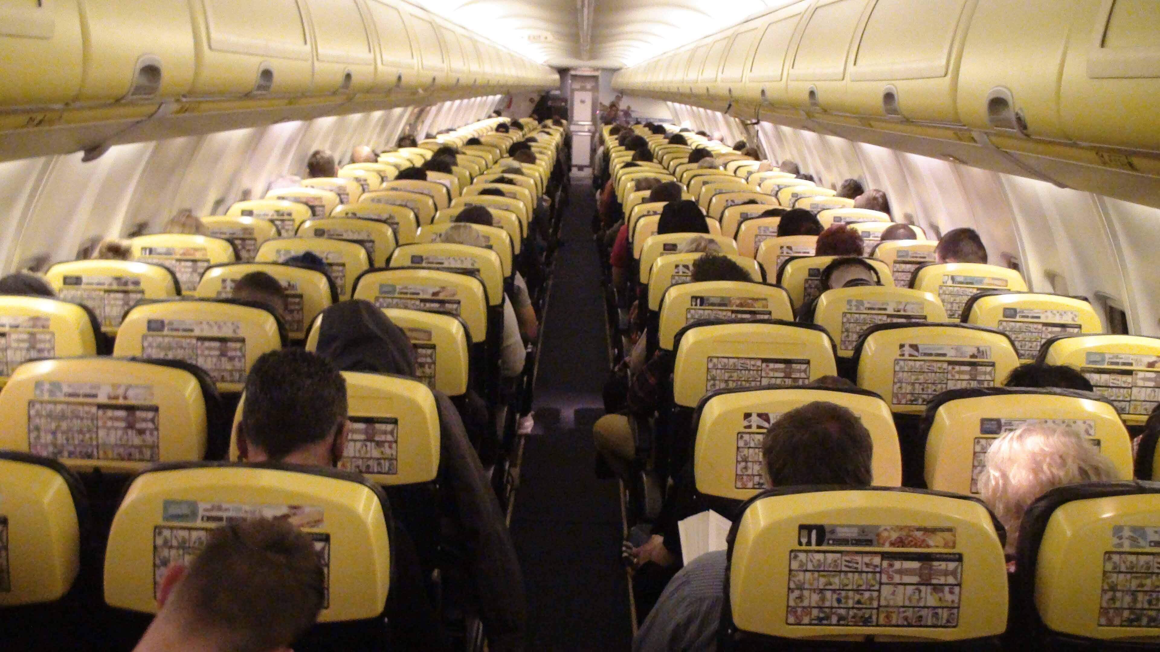 Ryanair flight in storm winds prompts passenger accounts of panic and prayers