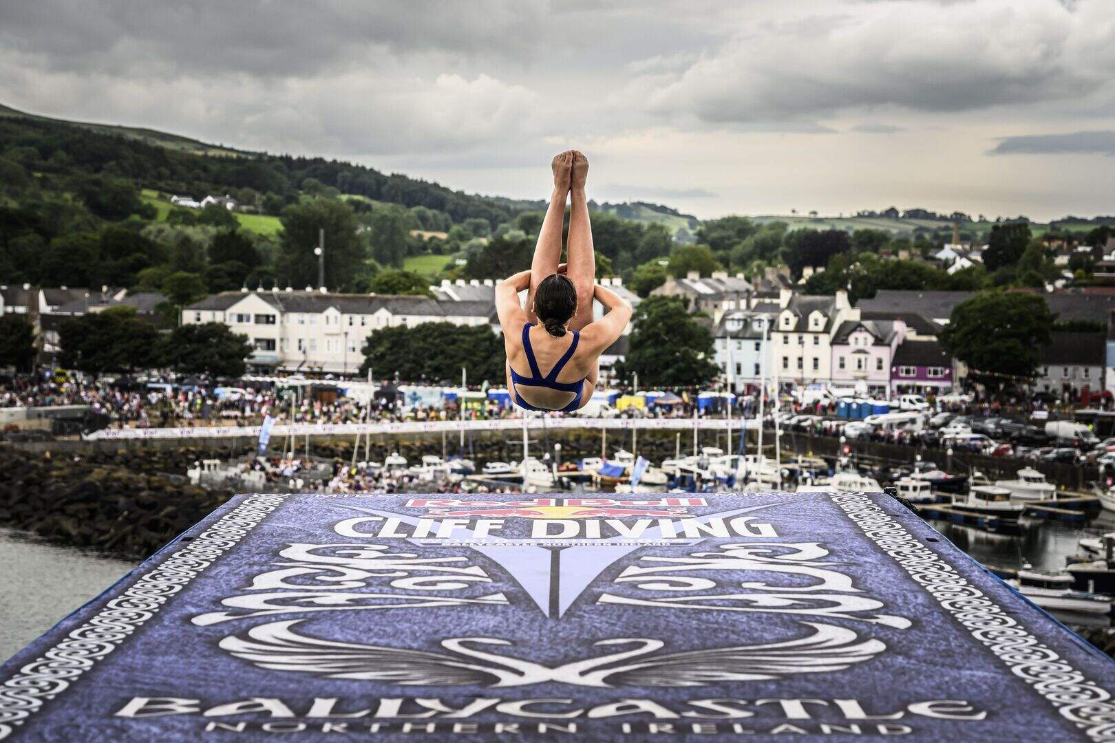 Thousands of thrill-seekers enjoy final day of Red Bull Cliff Diving ...