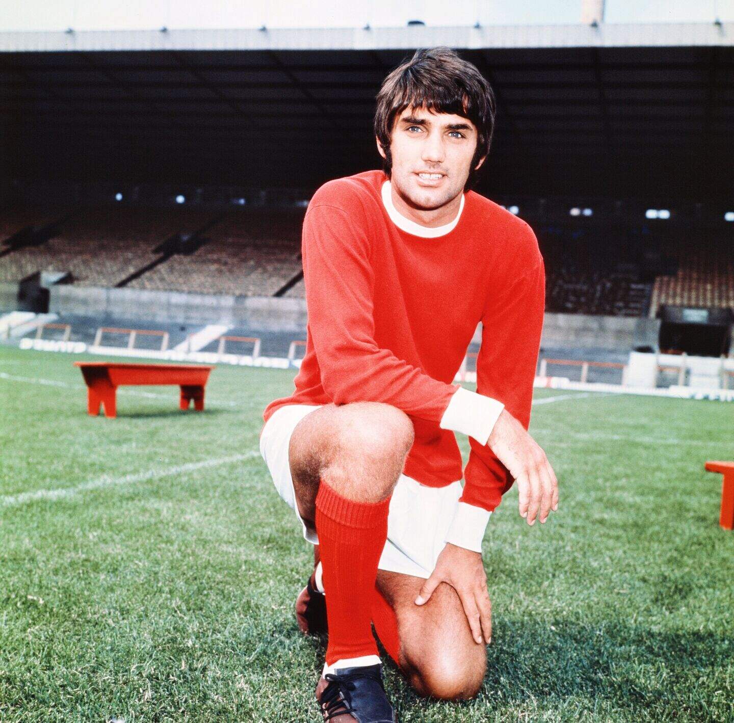 Manchester United fans make pilgrimage to Belfast for George Best’s ...
