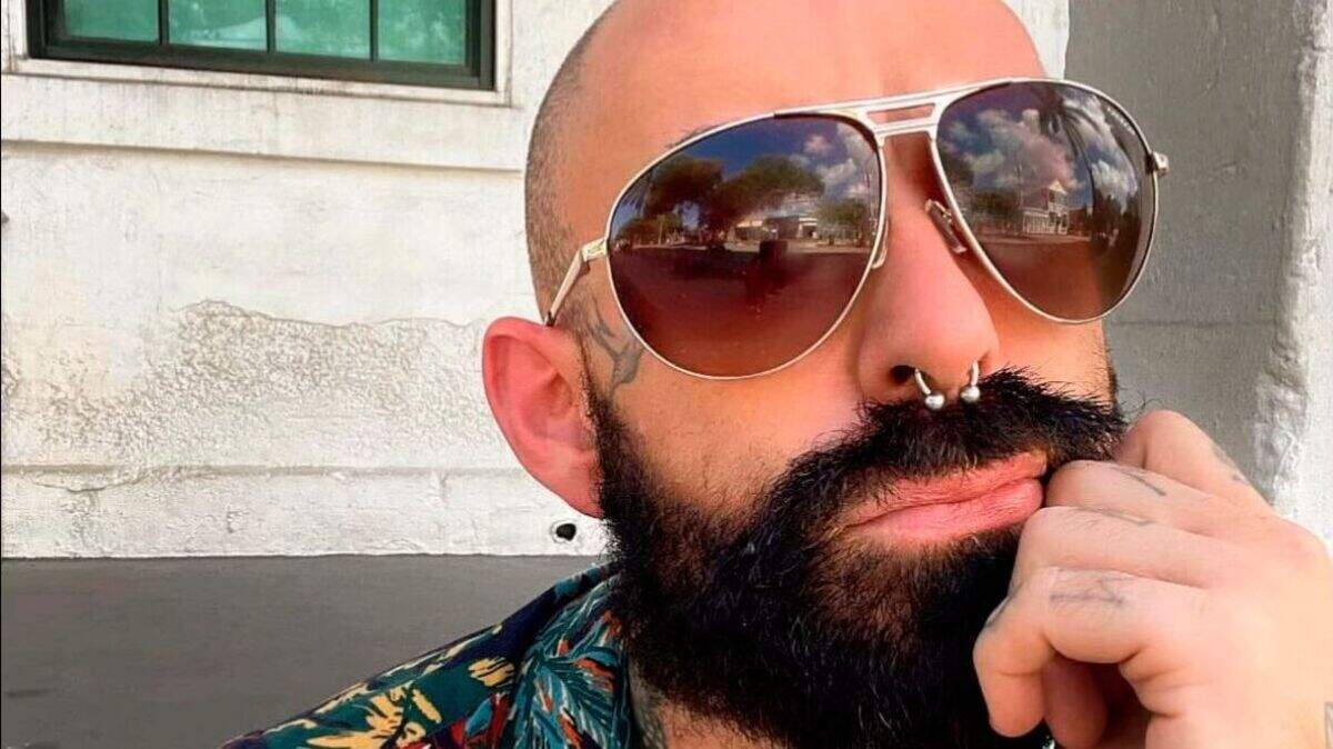 Lee Stinton: Belfast hairdresser detained by immigration officers in US ...
