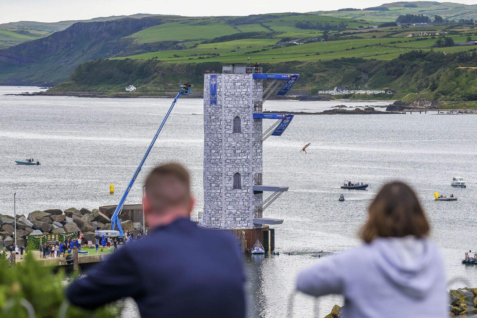 Thousands of thrill-seekers enjoy final day of Red Bull Cliff Diving ...