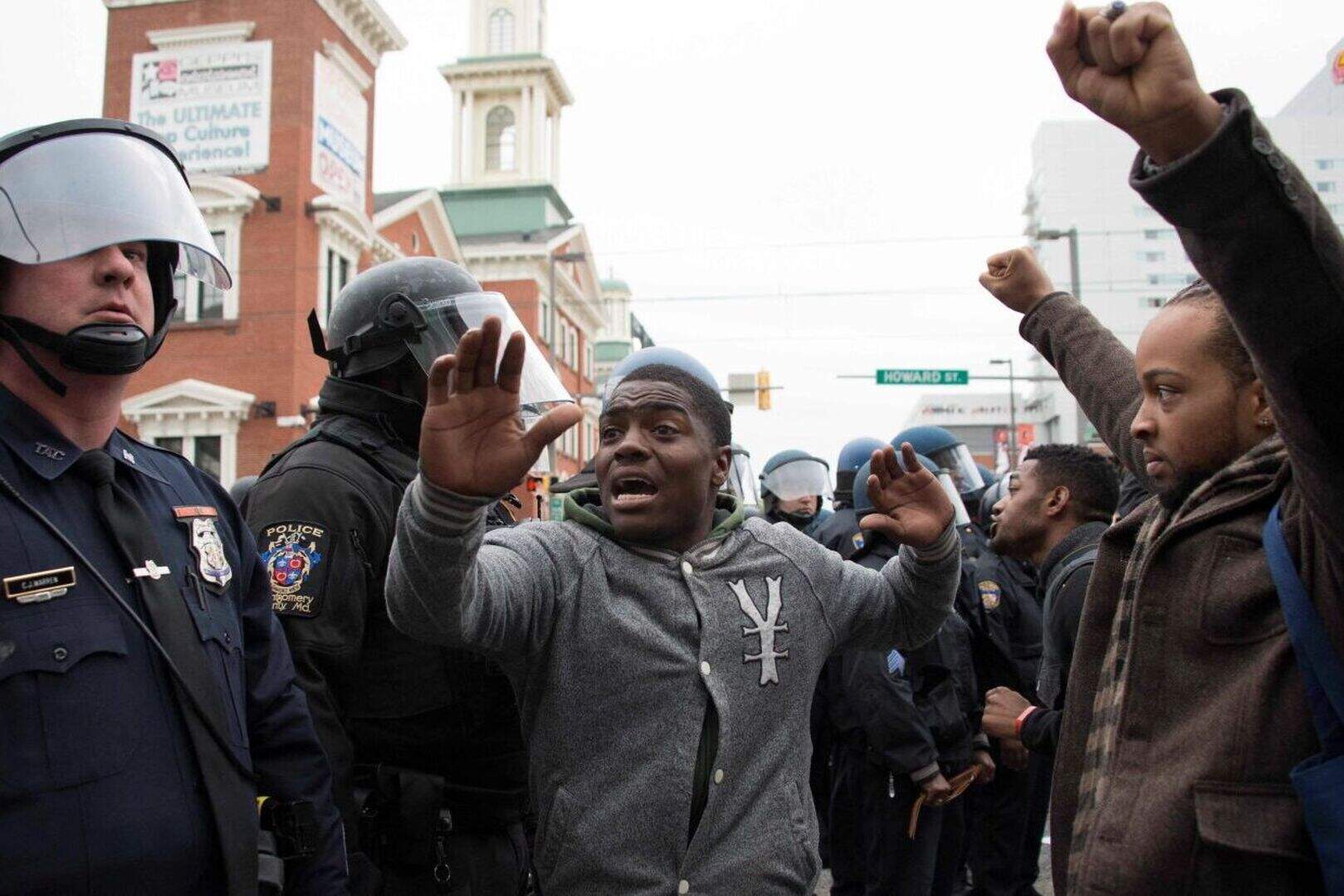 Baltimore riots: National Guard troops called in as looters ransack ...
