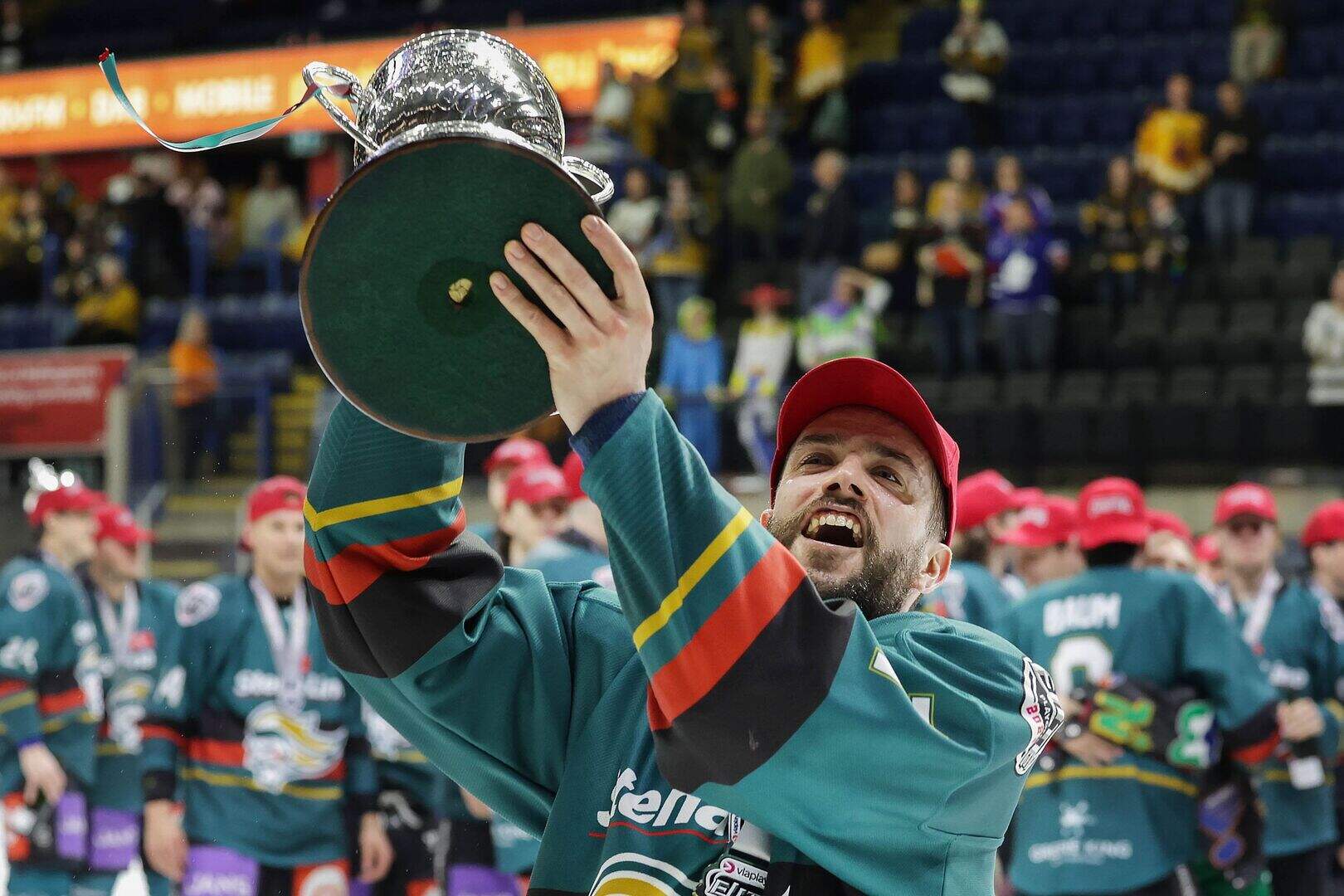Belfast Giants legend Mark Garside announces retirement after ...