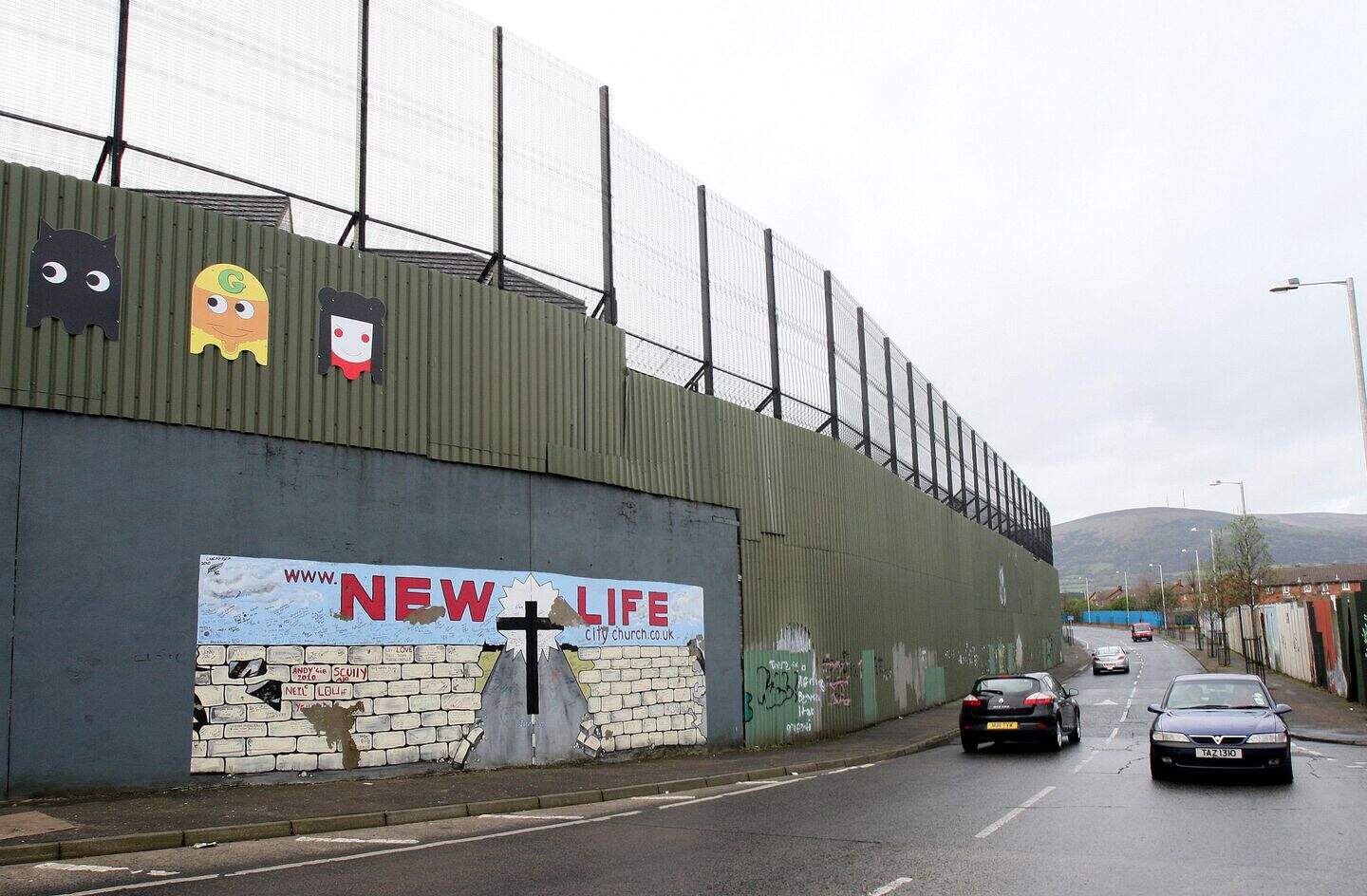 Political instability ‘hampering progress on peace walls’ | Belfast ...