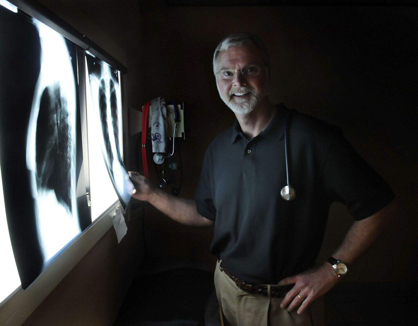 Former NFL player Phillip Adams kills five people including doctor then ...