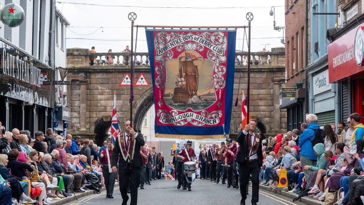 Huge crowds enjoy Apprentice Boys parade in Londonderry