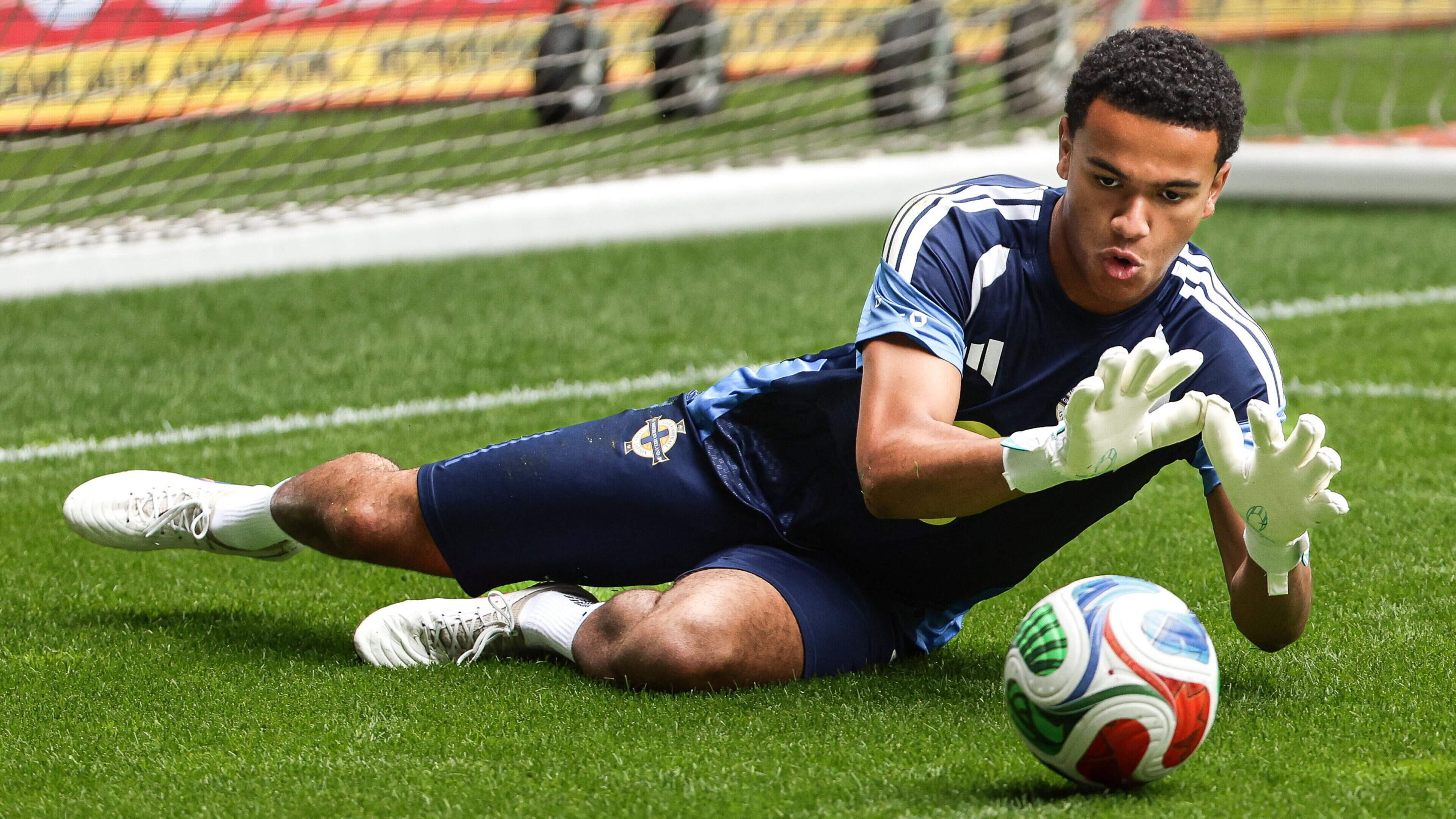 Northern Ireland goalkeeper on verge of securing return to eight-time Premier League champions