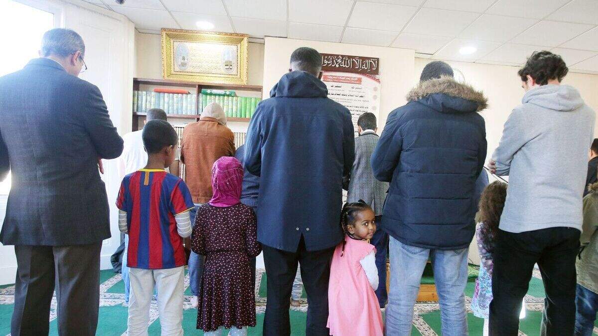 Northern Ireland Mosque opens its doors in bid to educate public on ...