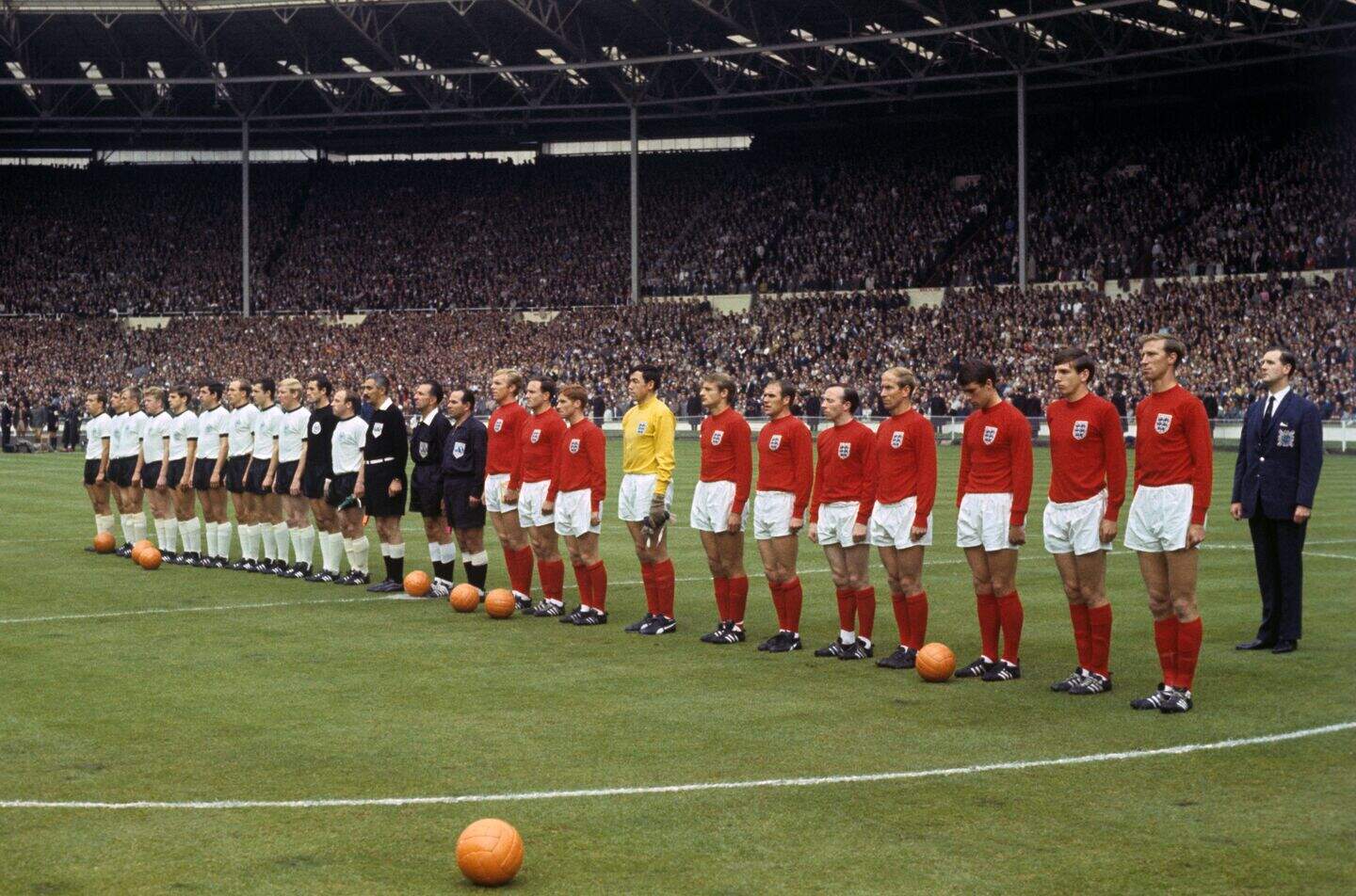 Tributes pour in for George Cohen after England World Cup winner dies ...