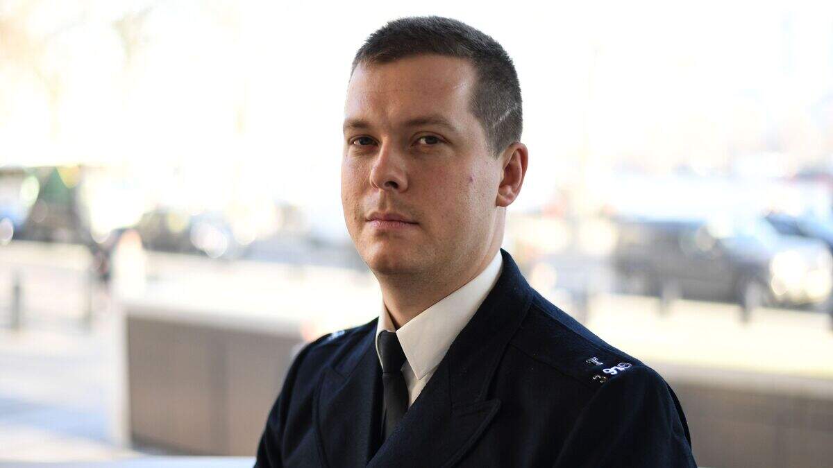 ‘Britain’s hardest cop’ receives national bravery award | Belfast Telegraph