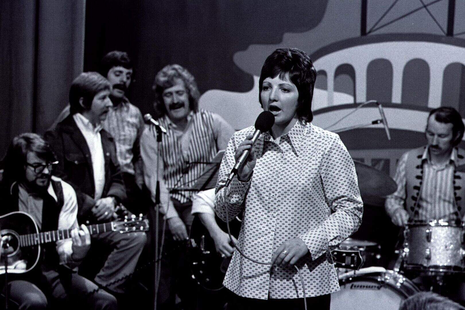 Margo O'Donnell performing in the 1970s with The Keynotes
