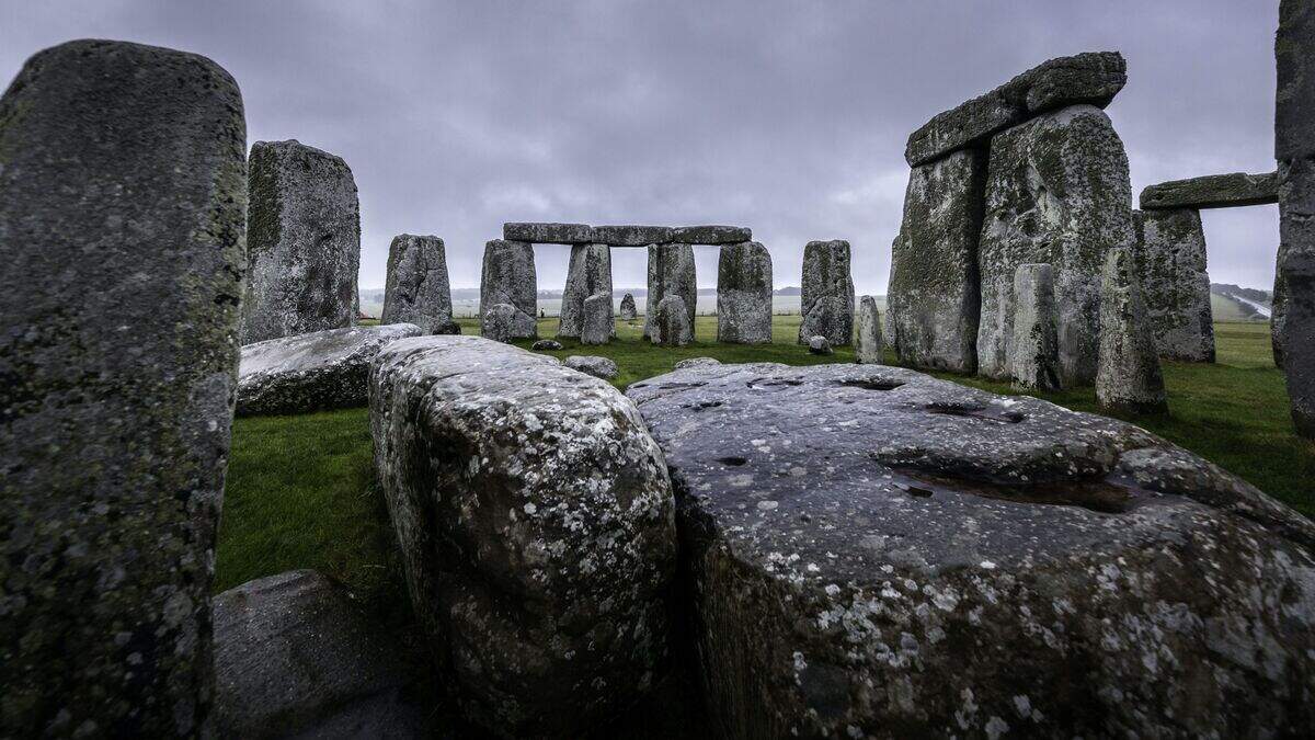Archaeologists discover new prehistoric circle near Stonehenge ...