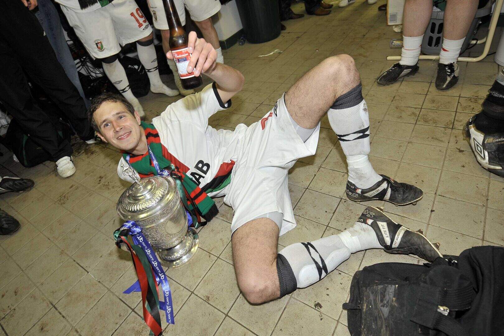 Irish League: Ex-Linfield, Glentoran and Crusaders star Sean Ward opens ...