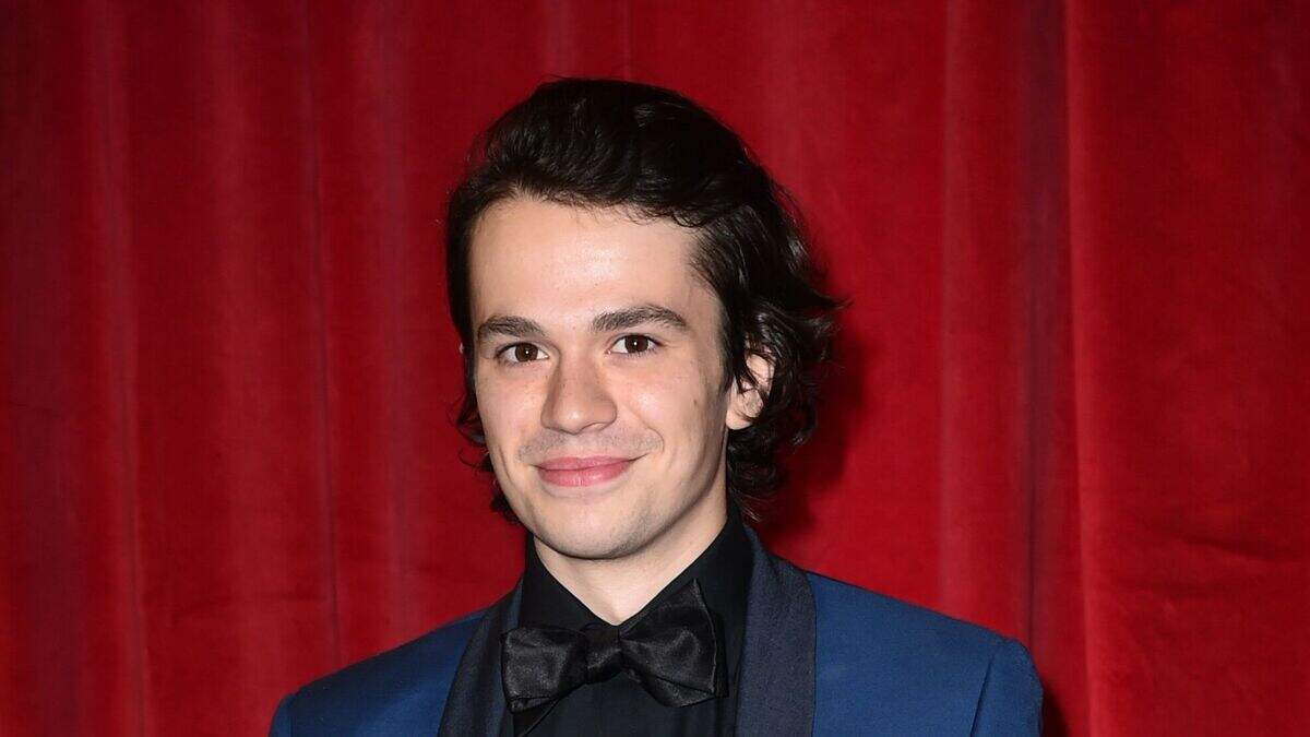 Corrie fans praise writers for handling of Seb’s HIV diagnosis ...