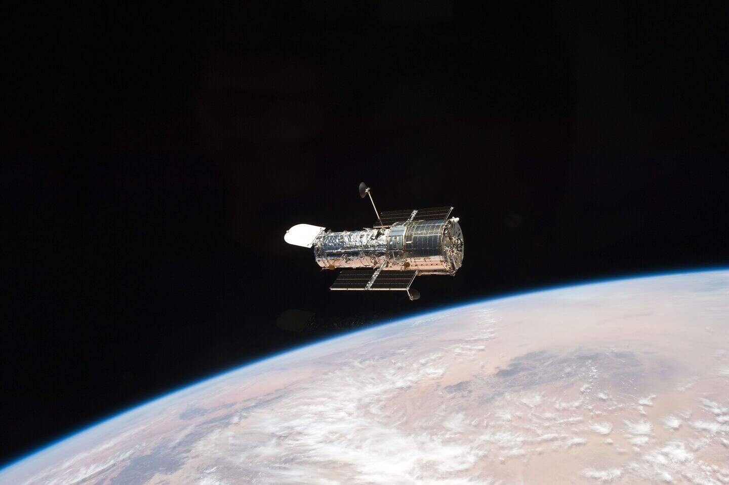 Hubble reveals stunning image of ‘Cosmic Reef’ to mark 30th anniversary ...