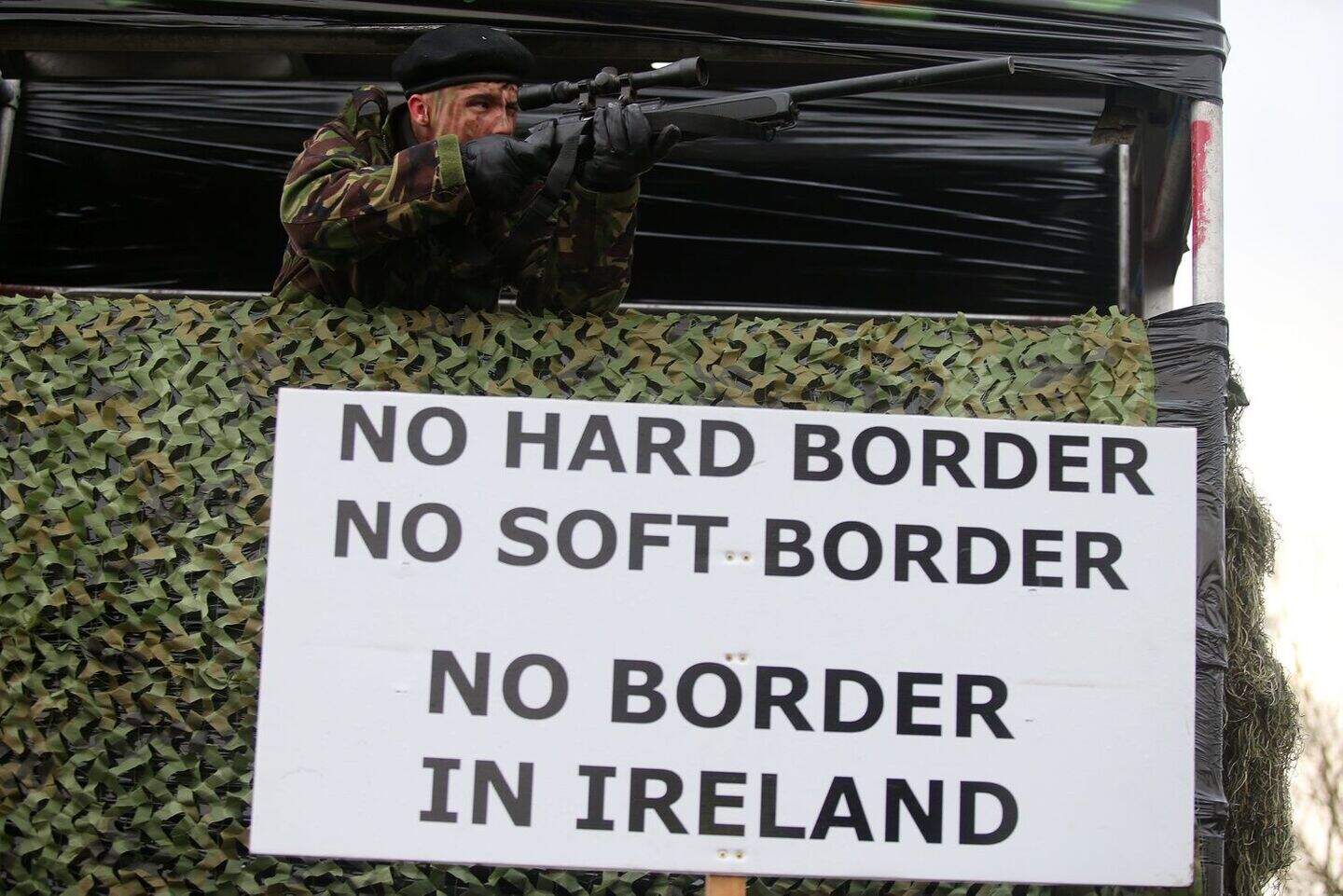 Mock soldiers man Irish border checkpoint in Brexit protest | Belfast ...