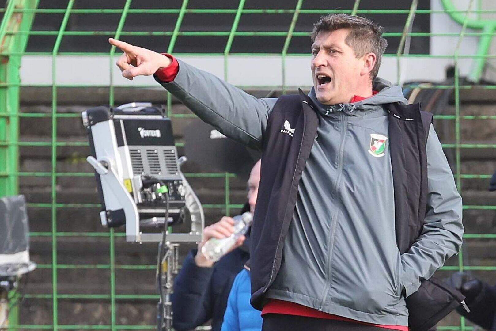 Irish League Glentoran Linfield: Glens players make grievances known in ...