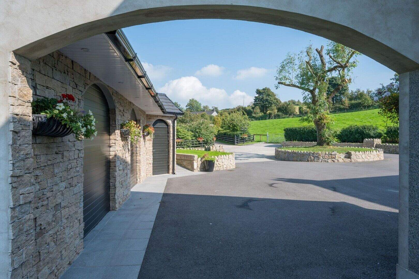 Carnew Road, Katesbridge: Co Down home offers space, privacy and style ...