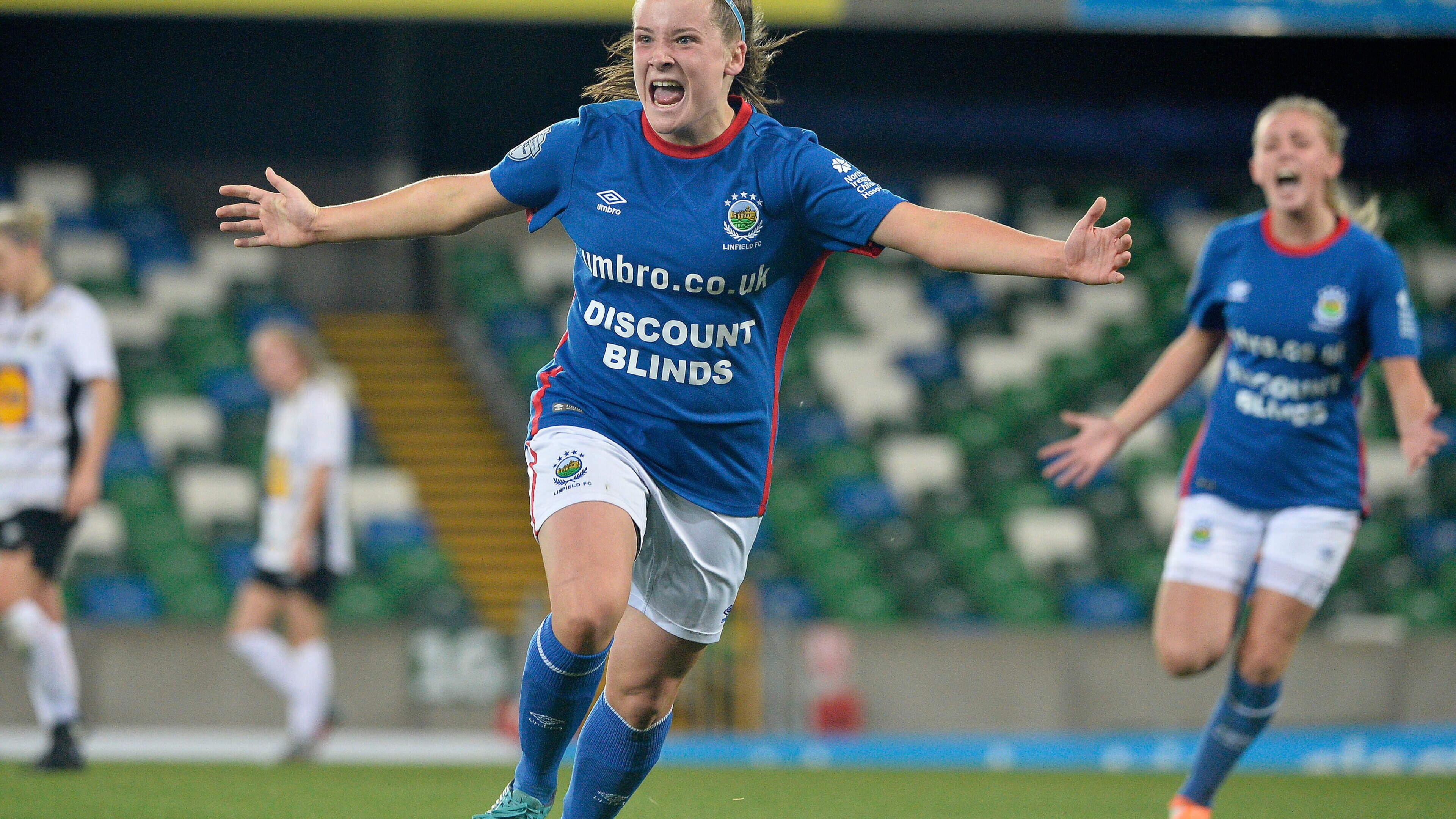 Linfield stay top as Glentoran and Cliftonville lose perfect records on dramatic night