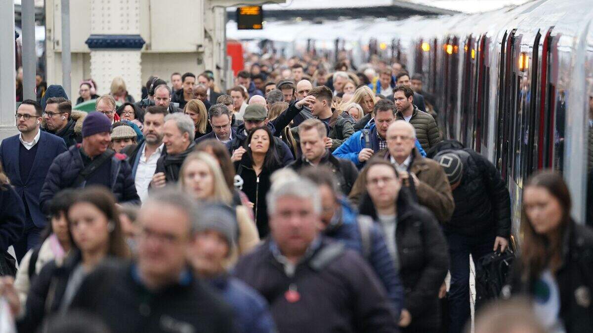 Commuters urged to avoid London Waterloo due to ‘major signalling ...