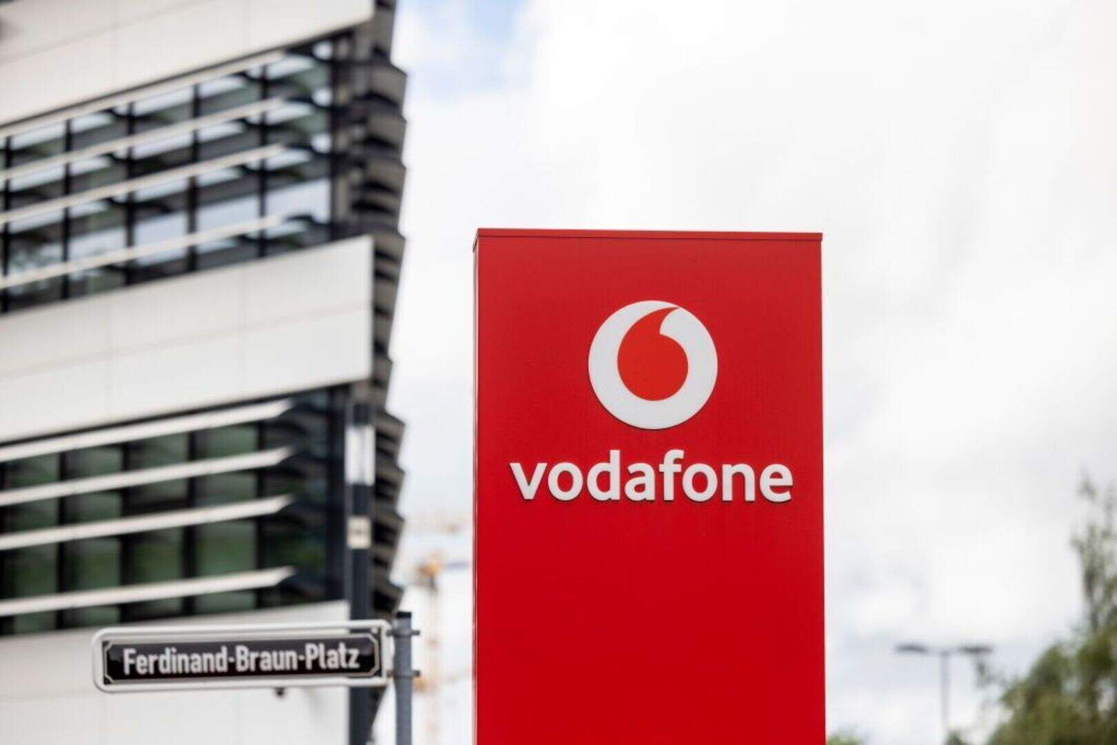 Vodafone network down: Phone and home internet not working in huge UK ...