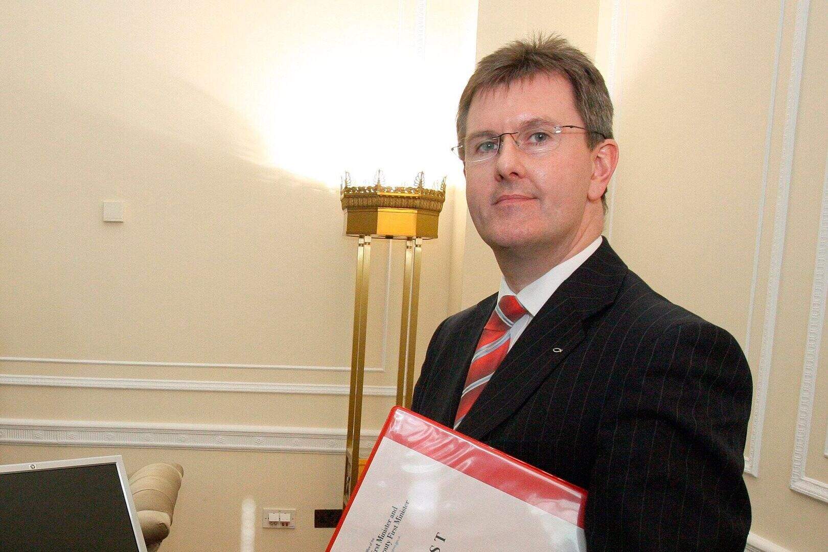 NI Civil Service staff asked to report any ‘abuse or inappropriate behaviour’ experienced by Jeffrey Donaldson as part of probe