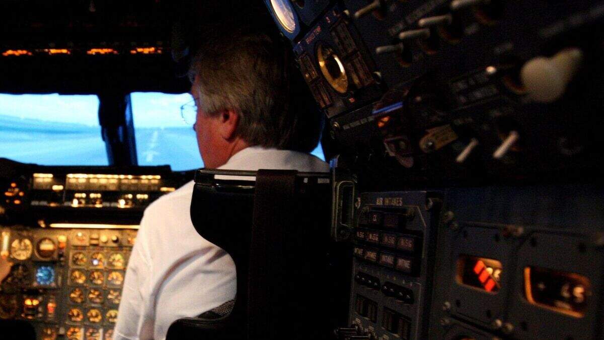 Poor English skills among pilots could cause air disaster, report finds ...
